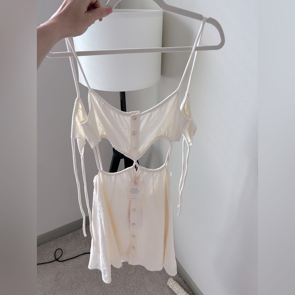 Cult Gaia The Taylor Cut Out Button Linen Mini Dress - Picture 4 of 5
